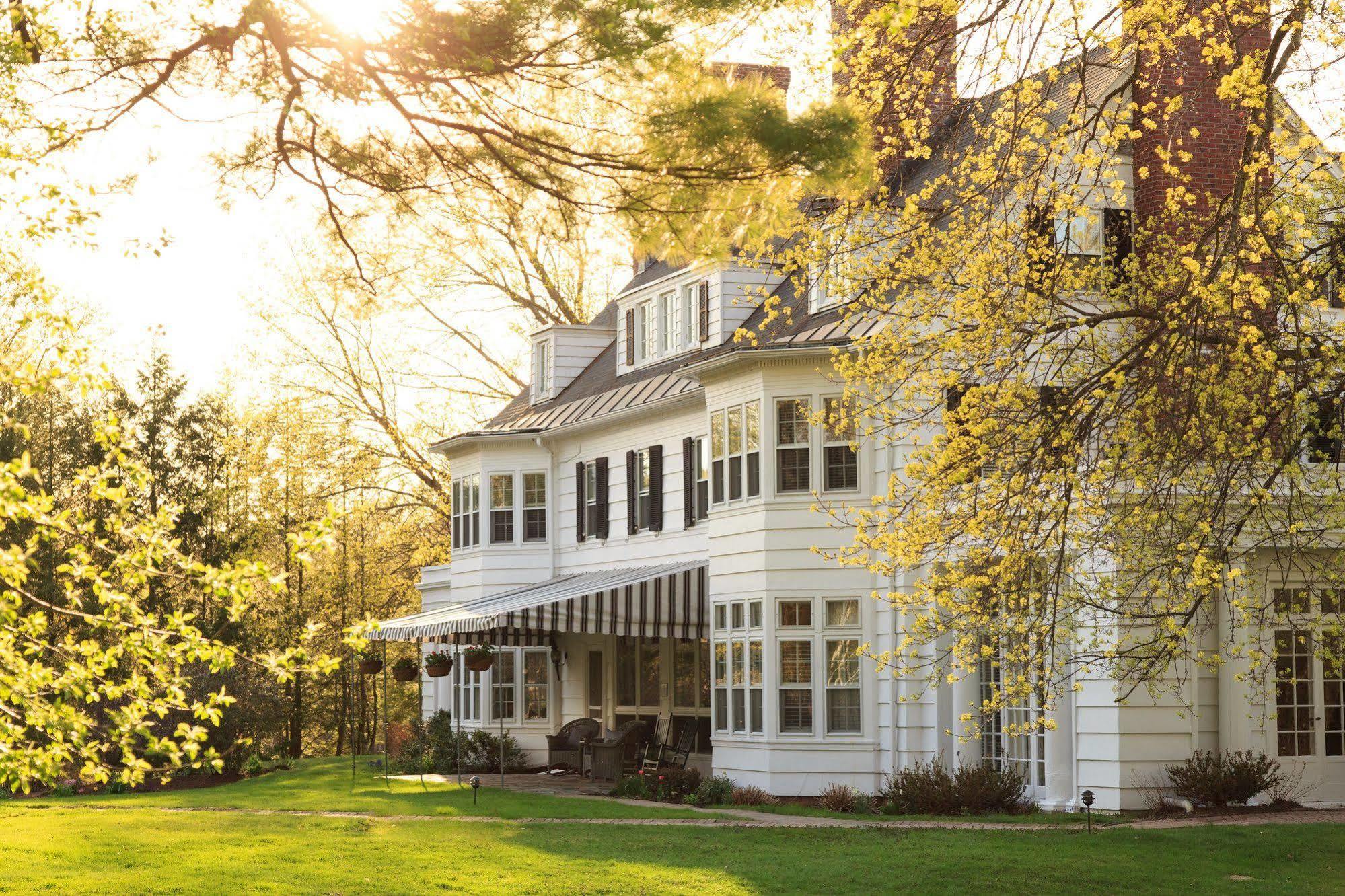 Four Chimneys Inn Bennington Exterior foto